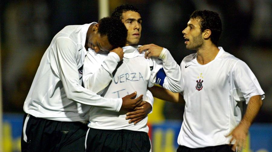 Tevez comemora gol contra o Cruzeiro -  Almeida Rocha/Folha Imagem