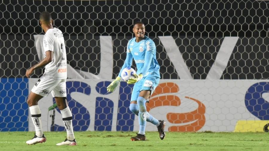 Goleiro John, do Santos, durante partida contra o São Paulo -  Ivan Storti/Santos FC