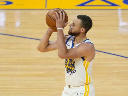 Quem arremessa a última bola do jogo: você ou Curry?' Veja o que astros da  NBA responderam