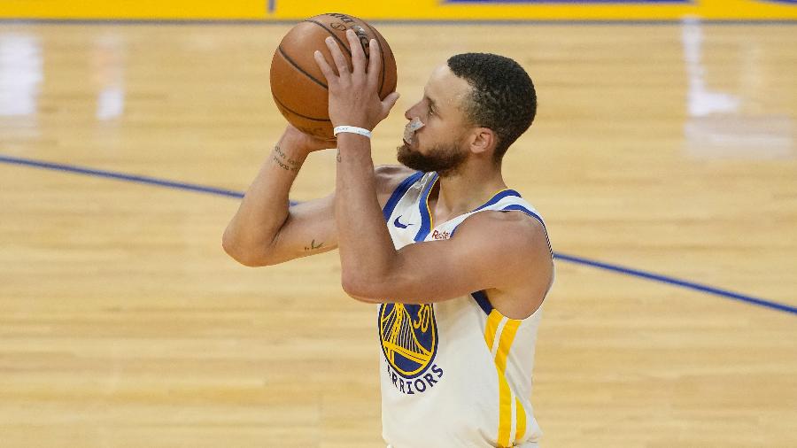Stephen Curry é tricampeão da NBA, sete vezes All-Star e duas vezes eleito o MVP da liga - Thearon W. Henderson/Getty Images
