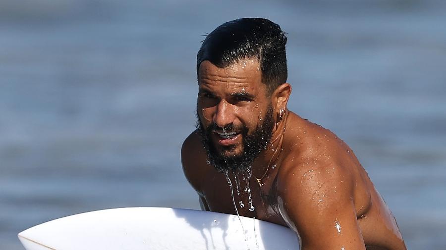 Ítalo Ferreira saindo do mar durante as Olimpíadas - Ryan Pierse/Getty Images