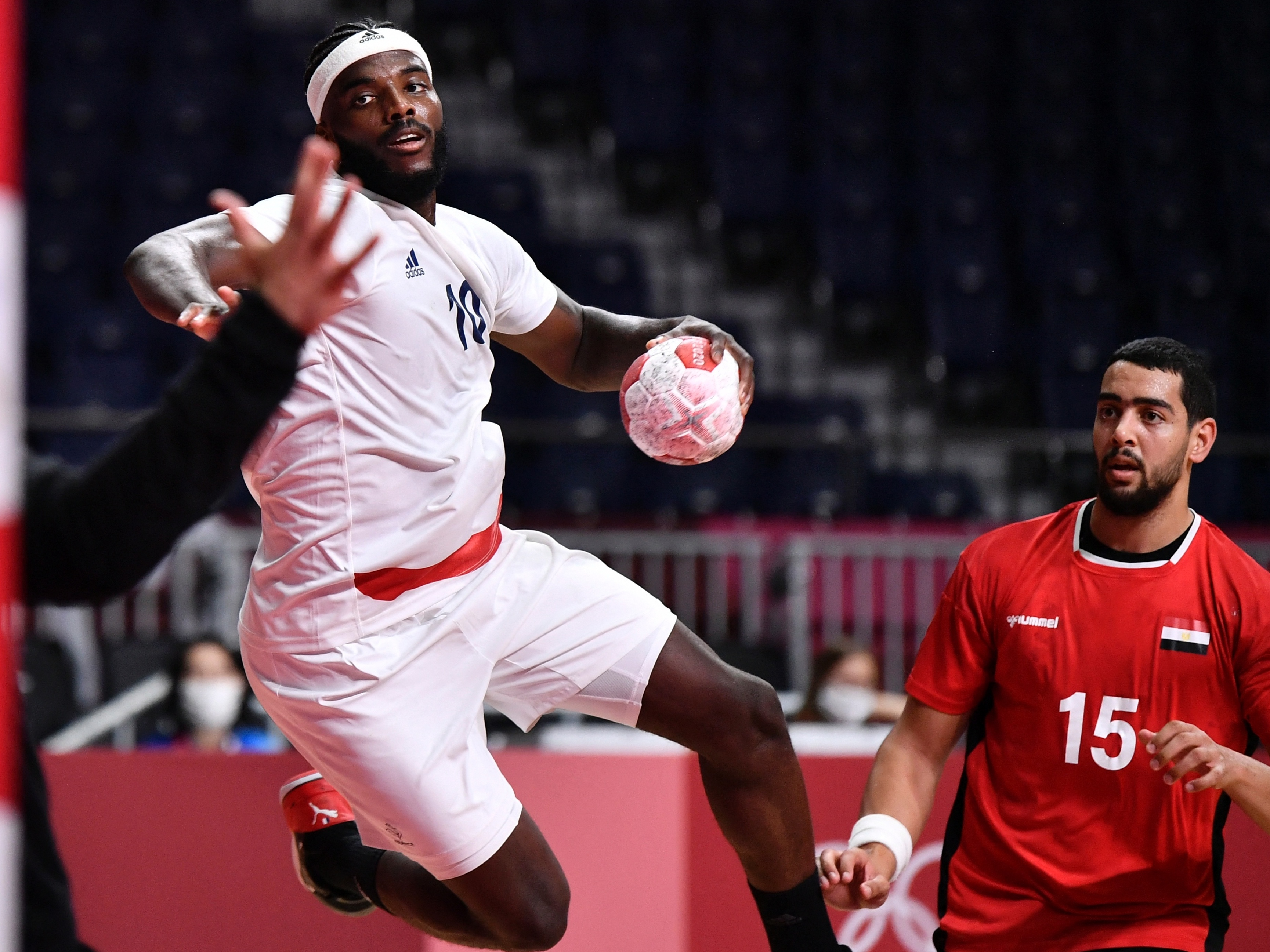 Jogador da seleção francesa de handebol é esfaqueado na noite de ano novo -  Surto Olímpico