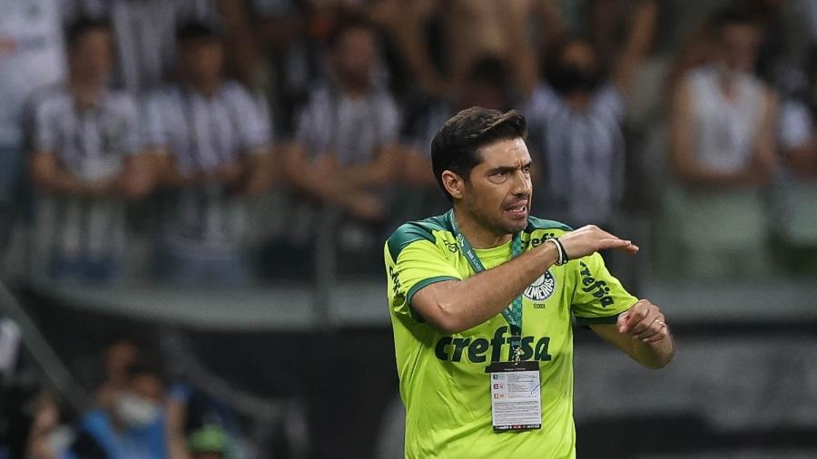 O técnico Abel Ferreira (Palmeiras) durante o jogo de volta contra o Atlético-MG pela semifinal da Libertadores, no Mineirão - Cesar Greco