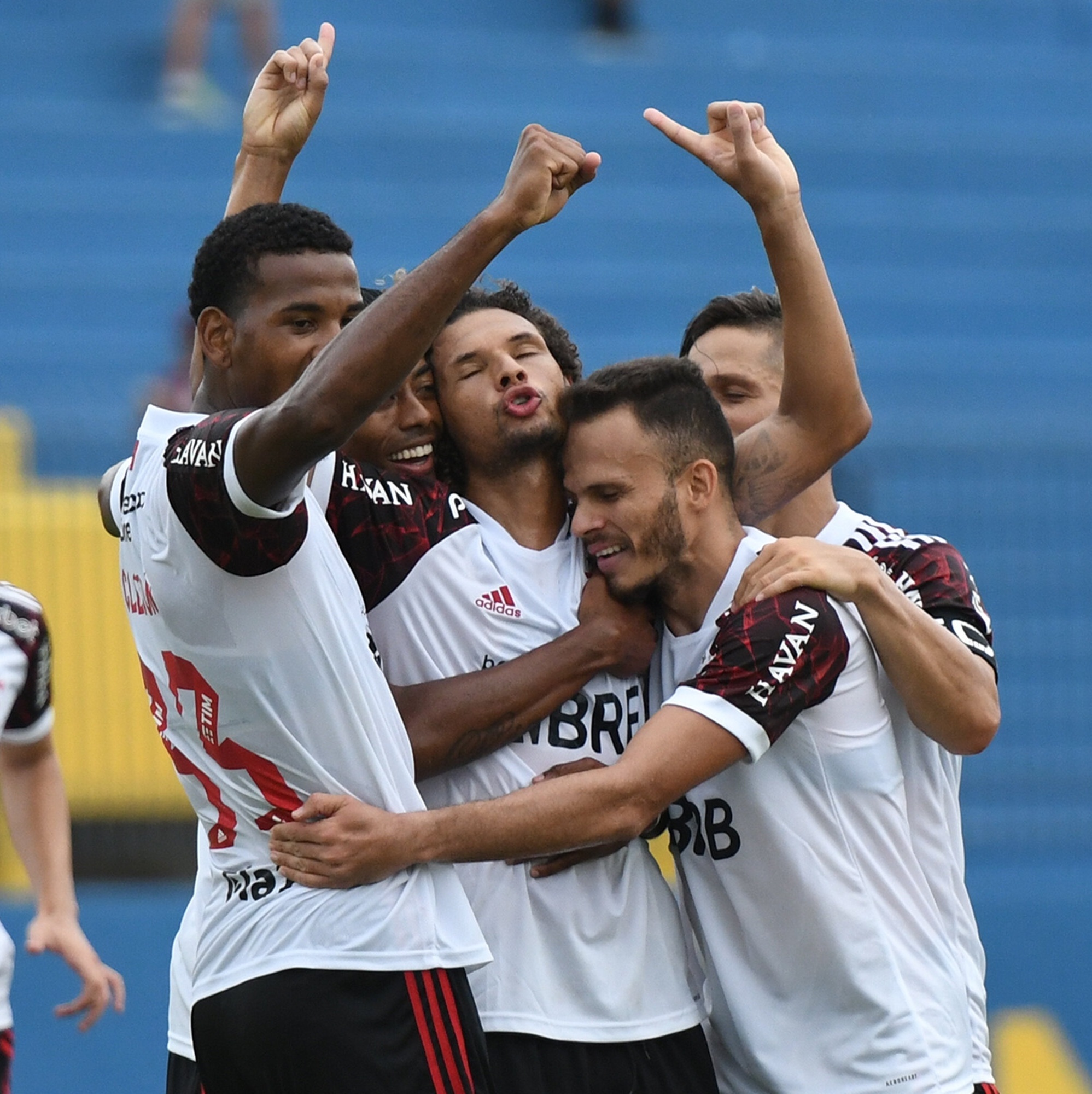 Flamengo avalia usar elenco principal no Carioca a partir de jogo contra o  Madureira