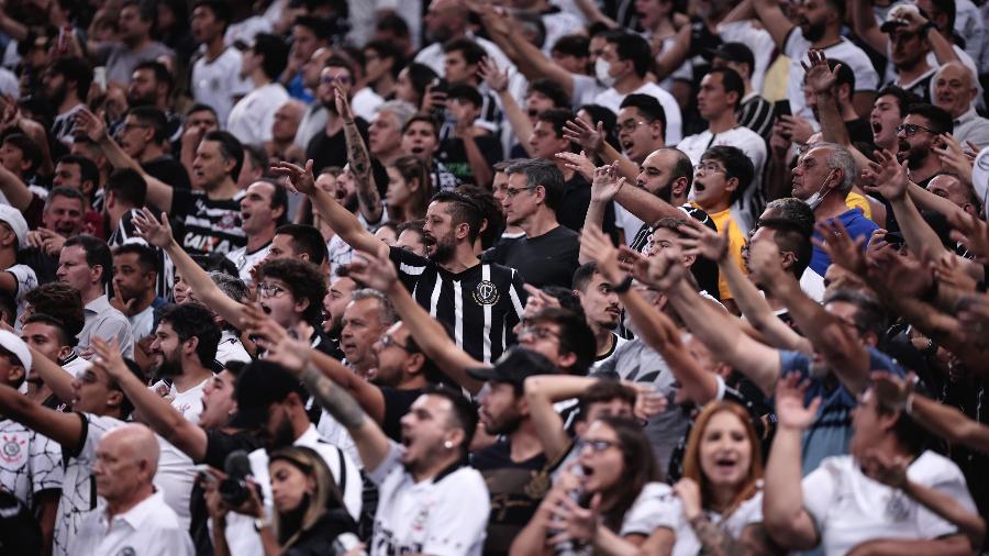 Corinthians Futebol Feminino on X: Liberada a venda de ingressos para  todos os torcedores que quiserem acompanhar a partida entre Corinthians e  Portuguesa, na quinta-feira, às 17h, na Fazendinha! Acesse   e