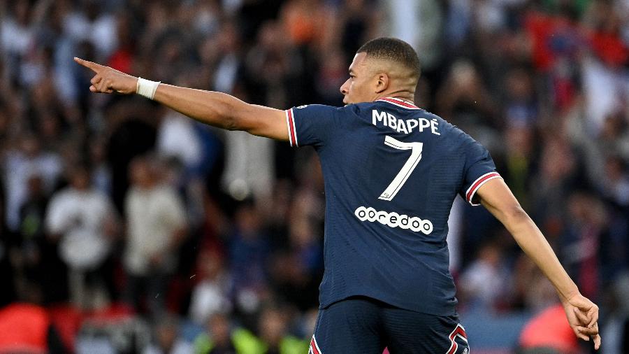 Mbappé comemora gol do PSG contra o Metz - Anne-Christine POUJOULAT / AFP