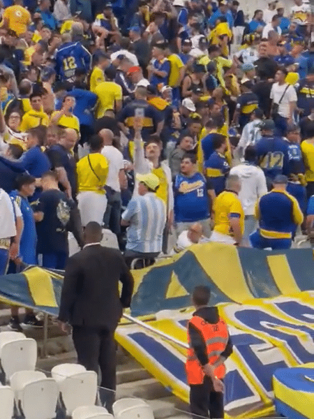 Torcedor do Boca Juniors é flagrado fazendo saudação nazista durante jogo contra o Corinthians, na Copa Libertadores - Reprodução/Twitter
