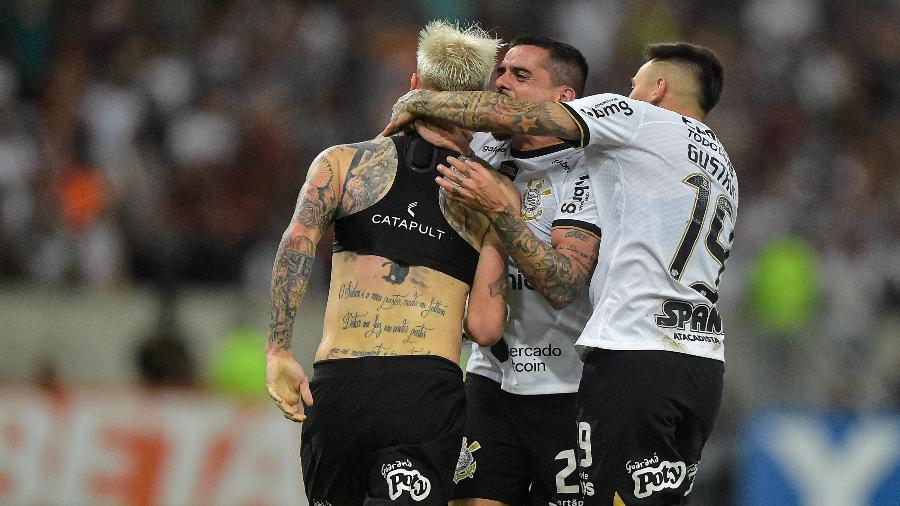 Roger Guedes, do Corinthians, comemora gol contra o Fluminense pela Copa do Brasil - Thiago Ribeiro/AGIF