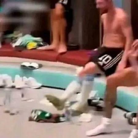 Messi foi acusado de limpar o chão com a camisa da seleção mexicana - Reprodução