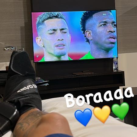 Neymar vê Brasil x Suíça fazendo tratamento no tornozelo - Reprodução