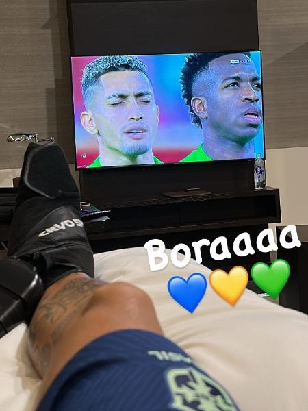 Neymar vê Brasil x Suíça fazendo tratamento no tornozelo - Reprodução