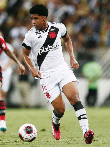 Andrey Santos, volante do Vasco, em jogo contra o Flamengo pelo Carioca - Daniel RAMALHO/VASCO