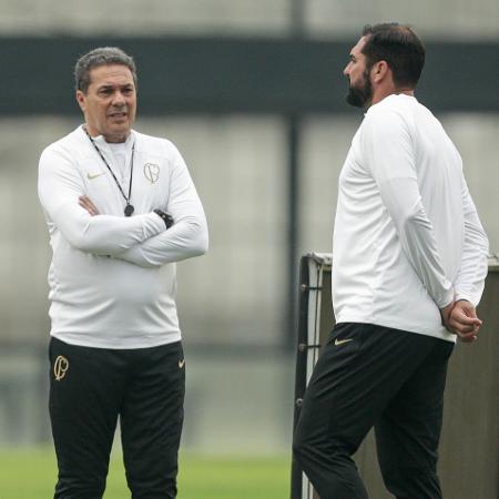 Vanderlei Luxemburgo e Danilo, durante treino do Corinthians - Rodrigo Coca/Ag. Corinthians