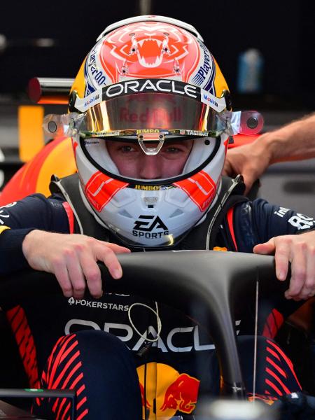 Max Verstappen, da Red Bull, se prepara para o treino classificatório do GP de Mônaco - ANDREJ ISAKOVIC/AFP