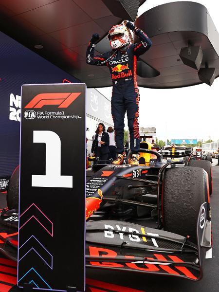 Max Verstappen comemora sua 40ª vitória na F1, em Barcelona -  Mark Thompson/Getty Images