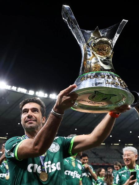 Abel Ferreira tem dez títulos pelo Palmeiras