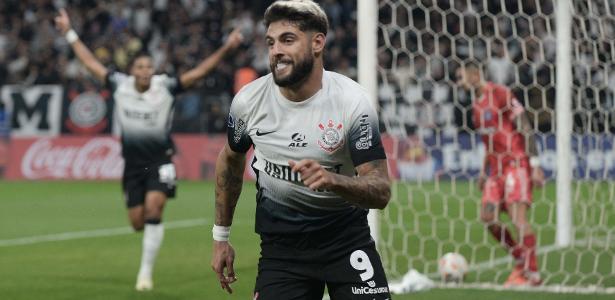 Corinthians domina primeiro tempo contra Argentinos Jrs e avança de fase