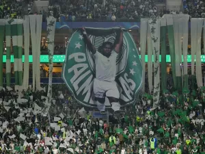 Torcida do Palmeiras faz mosaico para Endrick em despedida: 'Até logo'