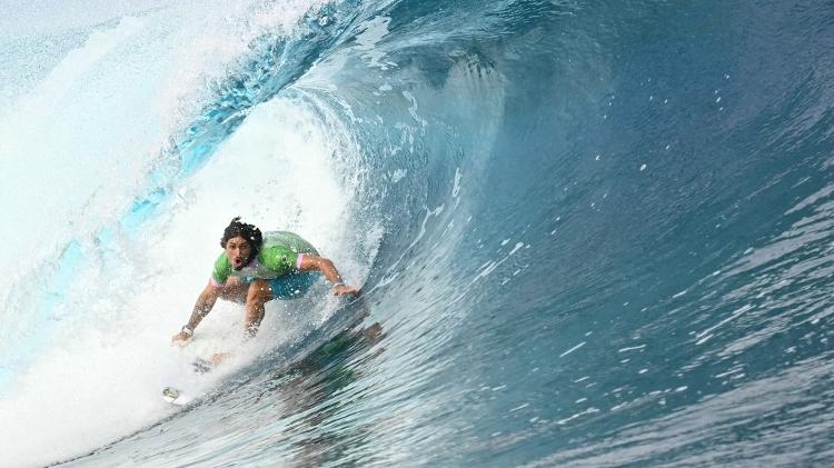 Surfista brasileiro João Chianca, o Chumbinho, na disputa dos Jogos Olímpicos de Paris 2024