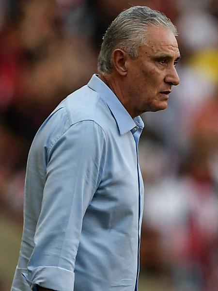 Técnico Tite, do Flamengo, durante jogo contra o Atlético-GO, pelo Brasileirão