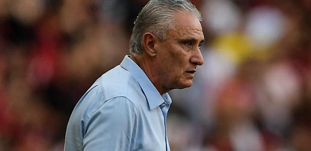 Tite confirma goleiro reserva titular do Flamengo em partida contra o Palmeiras.