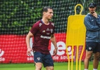 Cédric treina em reapresentação, e São Paulo se prepara para clássico contra o Santos - Erico Leonan / São Paulo FC