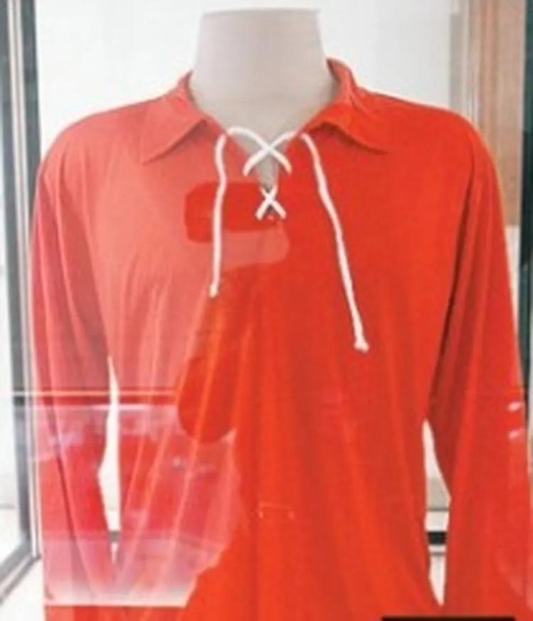 Camisa vermelha usada pela seleção brasileira no Sul-Americano de 1917 Camisa vermelha usada pela seleção brasileira no Sul-Americano de 1917