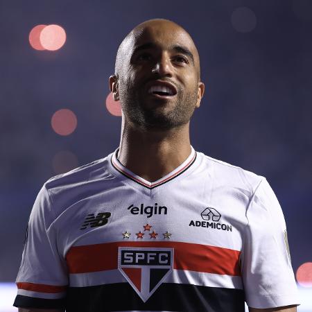 Lucas comemora durante São Paulo x Atlético Nacional, duelo da Libertadores
