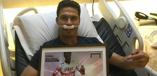 Hernanes foi submetido à cirurgia em São Paulo