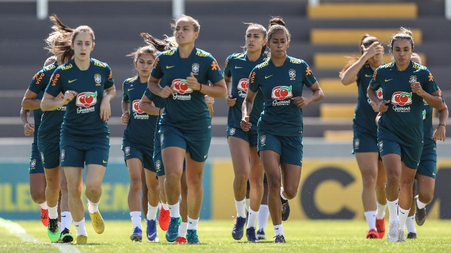 Jogadoras da seleção feminina do Brasil realizam treinamento físico - Rener Pinheiro / MoWA Press