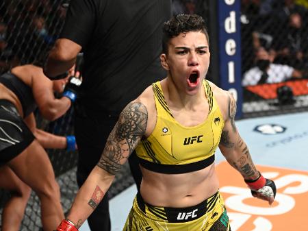 Estaca jessica bate Jessica Andrade