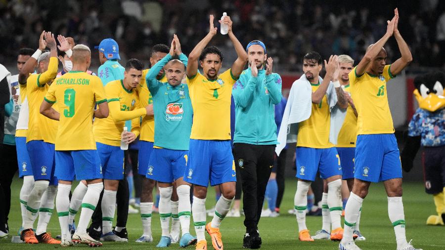 Jogadores da seleção brasileira aplaudem torcedores após vitória por 1 a 0 sobre o Japão, em amistoso - Koji Watanabe/Getty