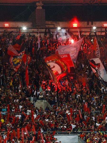 Torcedores do Flamengo marcaram presença no Maracanã para duelo contra o São Paulo - ERICA MARTIN/THENEWS2/ESTADÃO CONTEÚDO