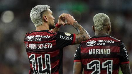 FLAMENGO 2 X 1 SANTOS - COM MUITA RAÇA, FLAMENGO SUPERA MARATONA DE VIAGENS  E VENCE 1ª FORA DO RIO 