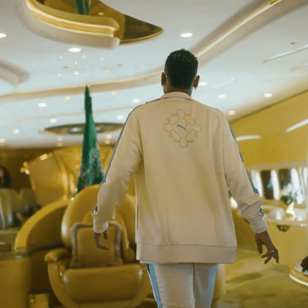 Neymar dentro do avião de luxo do príncipe saudita