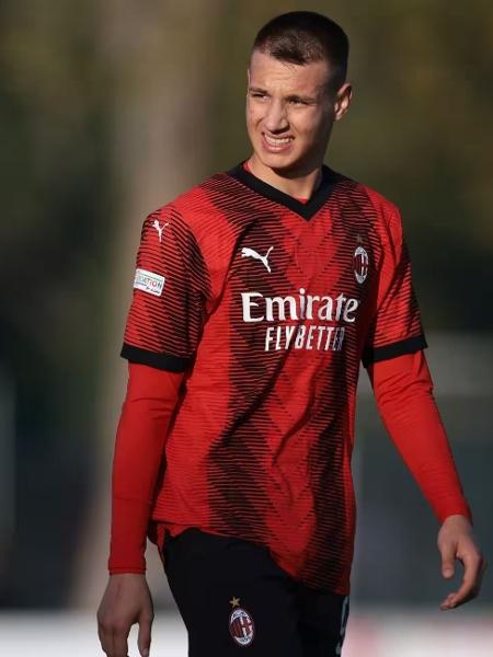 Francesco Camarda marcou 500 gols na base do Milan antes de estrear pelo time principal