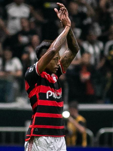 Bruno Henrique comemora gol pelo Flamengo durante jogo contra o Atlético-MG, pelo Brasileirão