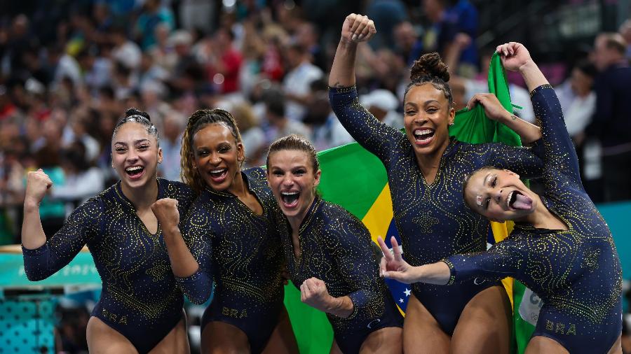 Da esq. para dir., as ginastas Julia Soares, Rebeca Andrade, Jade Barbosa, Lorrane Olivera e Flavia Saraiva