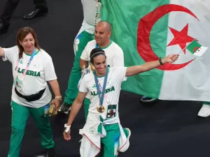 Boxeadora argelina sai processando geral depois das Olimpíadas