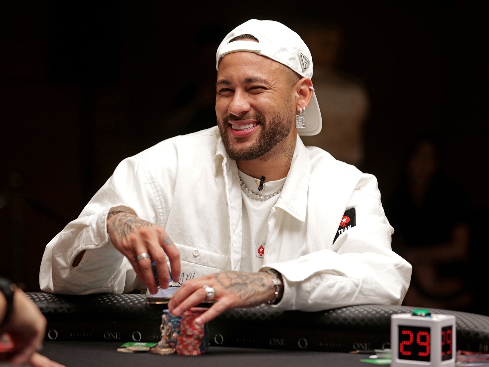 Neymar fica em 14º e fatura R$ 70 mil em torneio pôquer em SP