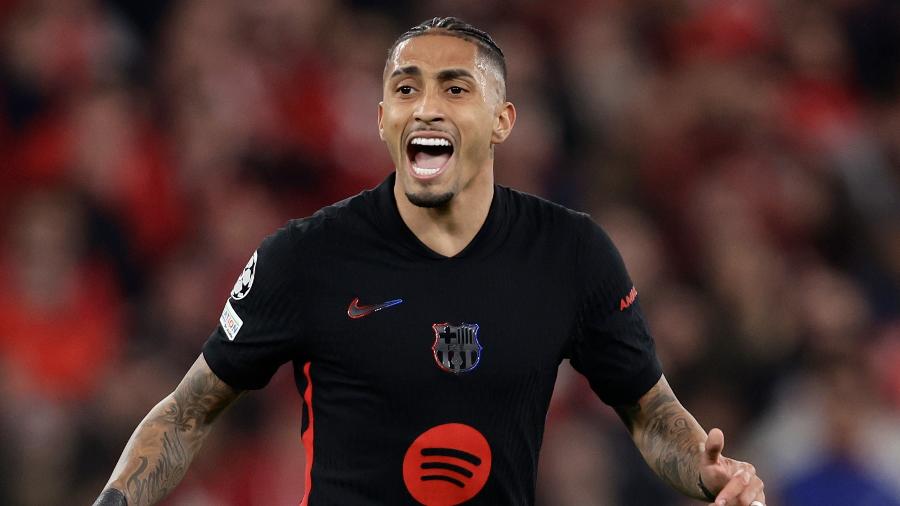 Raphinha em ação durante jogo entre Benfica e Barcelona na Champions Raphinha em ação durante jogo entre Benfica e Barcelona na Champions