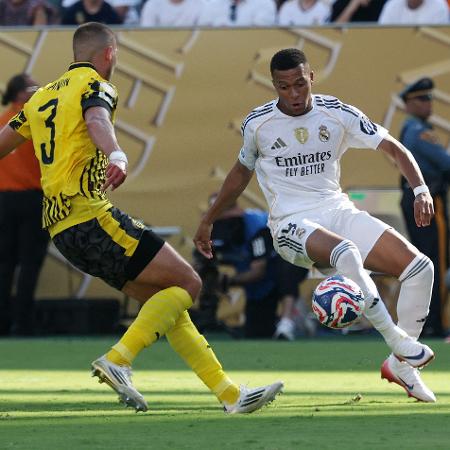 Mbappé em ação durante Real Madrid x Borussia Dortmund, jogo do Mundial Mbappé em ação durante Real Madrid x Borussia Dortmund, jogo do Mundial