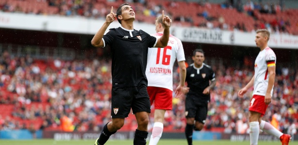 Ben Yedder comemora o gol do Sevilla no amistoso contra o RB Leipzig na Inglaterra - Reuters/Matthew Childs