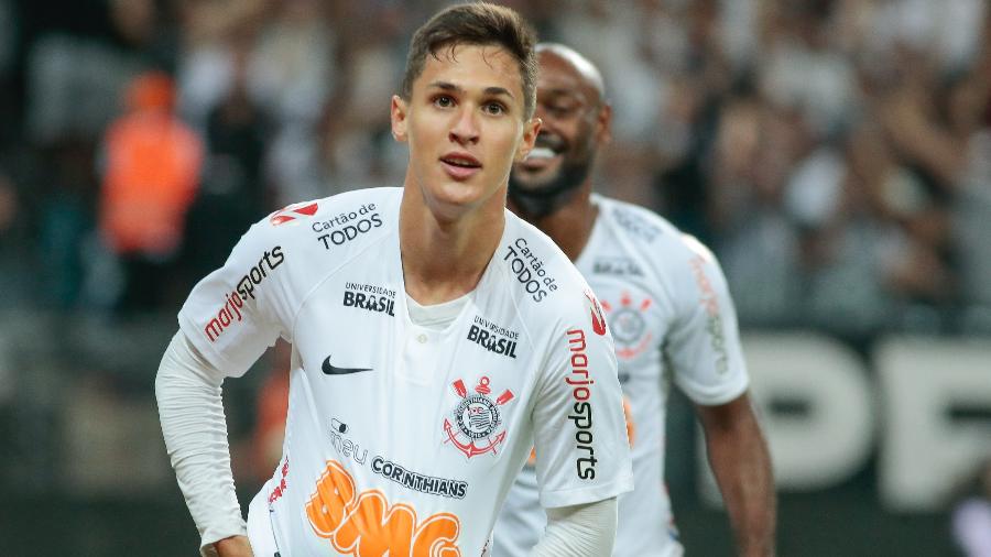 Mateus Vital, do Corinthians, comemora seu gol durante partida contra o Chapecoense pela Copa do Brasil 2019 - Marcello Zambrana/AGIF