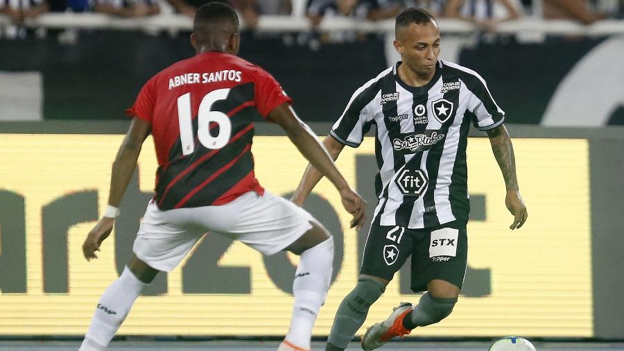 Lucas Campos sofreu o pênalti que deu a vitória do Botafogo sobre o Athletico-PR - Vitor Silva/Botafogo