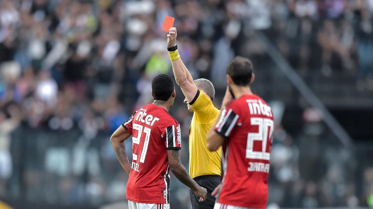 Anderson Daronco deu o cartÃ£o vermelho para Raniel - Thiago Ribeiro/AGIF