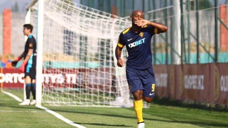 Vagner Love marca pelo Kairat Almaty, do Cazaquistão, em jogo hoje (30), fora de casa - Reprodução/Facebook