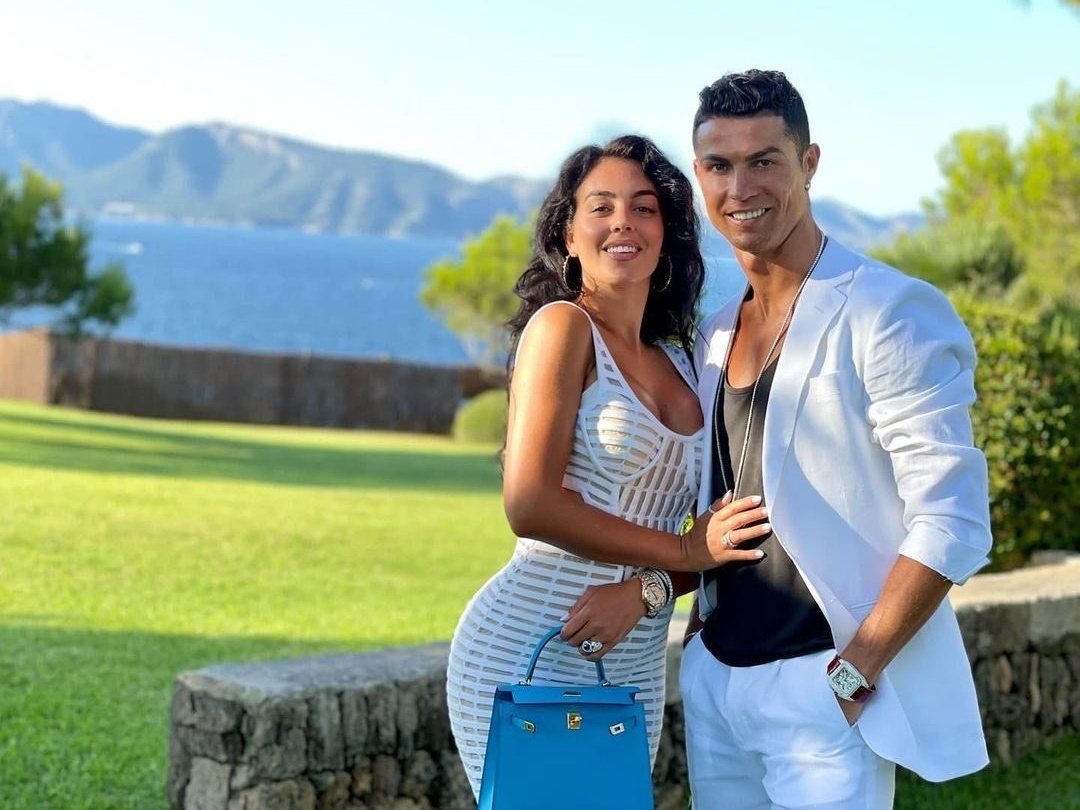 Foto mostra pedido de casamento da namorada ao cantor Cristiano