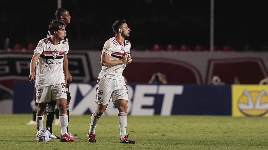 Calleri comemora gol do São Paulo contra o Ceará pelo Brasileirão - Ettore Chiereguini/AGIF
