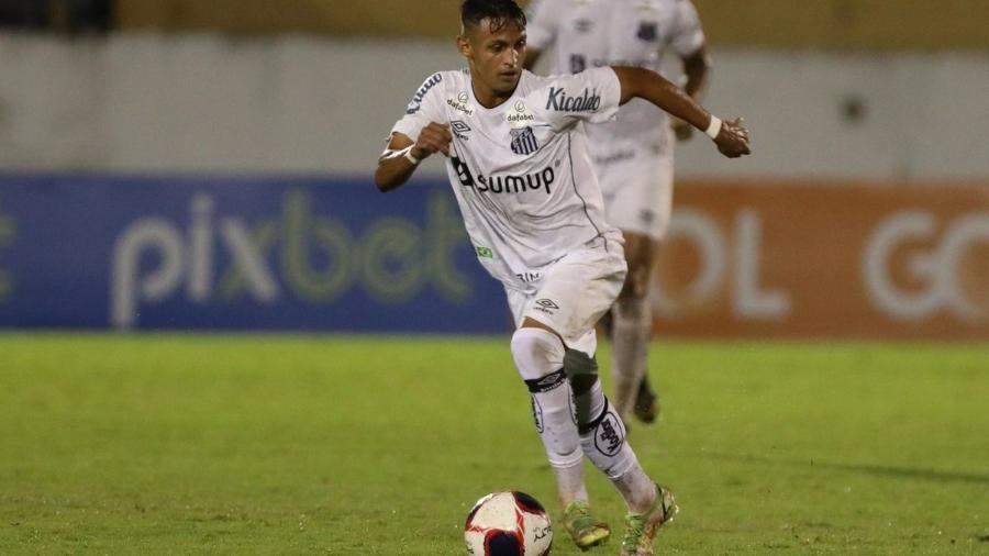 Weslley Patati foi o destaque da vitória do Santos contra a Rondoniense pela Copinha, com dois gols e uma assistência - Reprodução/Santos FC